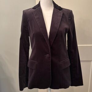 Frame velvet blazer. Deep purple color. Women’s size 0. Excellent condition